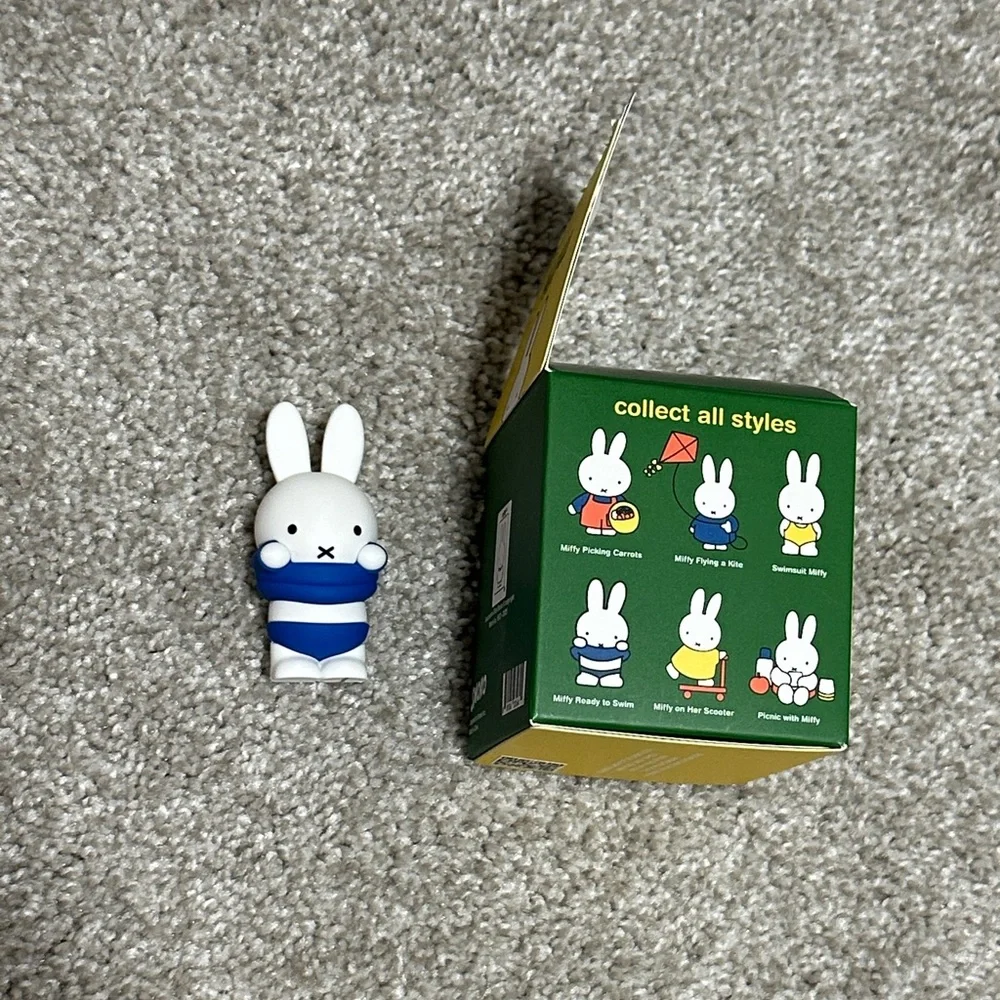 Miffy Goes Outside Blind Box Figure - White & Blue OPENED - Picture 2 of 2